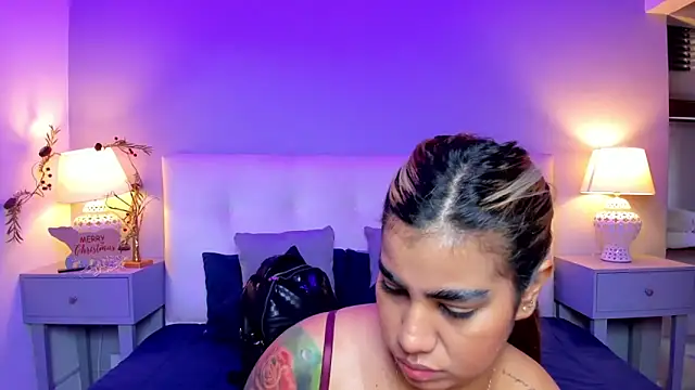 Snapshot of SaraaJhonsonn chatting on 12.15.25 SaraaJhonsonn online show from 12.15.25