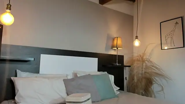 Snapshot of SaraaJhonsonn chatting on 04.10.26 SaraaJhonsonn online show from 04.10.26