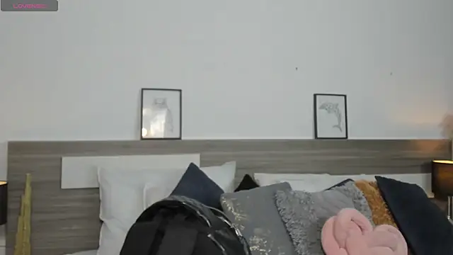 Snapshot of SaraaJhonsonn chatting on 04.15.26 SaraaJhonsonn online show from 04.15.26