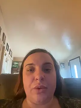 Snapshot of lairarose chatting on 12.17.24 lairarose online show from 12.17.24