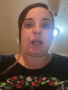 Snapshot of lairarose chatting on 12.28.24 lairarose online show from 12.28.24