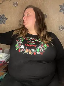 Snapshot of lairarose chatting on 12.28.24 lairarose online show from 12.28.24