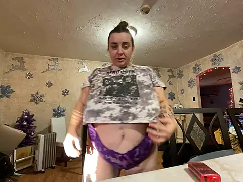 Snapshot of lairarose chatting on 01.12.25 lairarose online show from 01.12.25