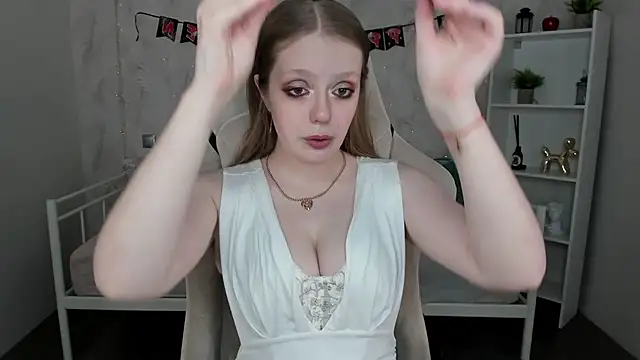 Polly  Cutie online show from 10.22.25