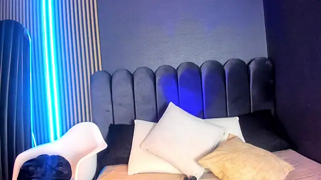 Nicolette ks  online show from 11.13.25