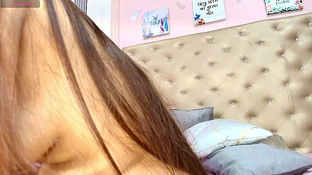 Paola  23 online show from 02.12.26