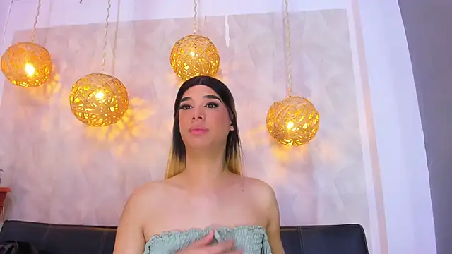 victoria aleia  online show from 01.15.25