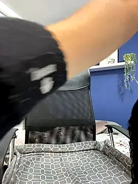 Isakeys  online show from 10.17.25