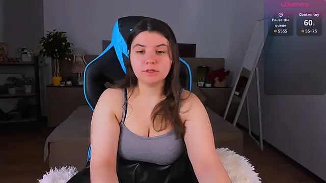 Snapshot of Viola__Shy chatting on 01.18.26 Viola Shy online show from 01.18.26