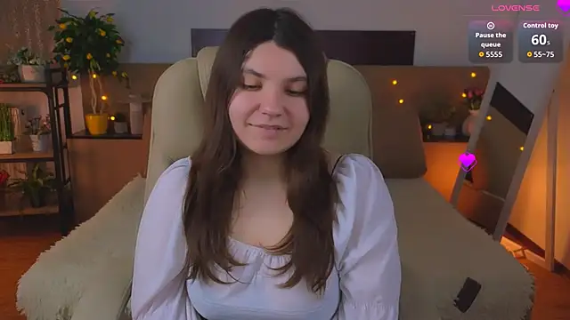 Snapshot of Viola__Shy chatting on 05.16.26 Viola Shy online show from 05.16.26