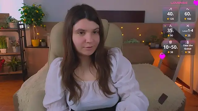 Snapshot of Viola__Shy chatting on 05.18.26 Viola Shy online show from 05.18.26