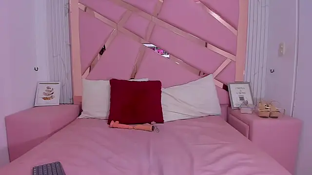 EmmyCruzZ online show from 12.24.24