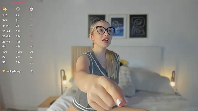 Snapshot of Ajen_Blondie chatting on 09.21.25 Ajen Blondie online show from 09.21.25