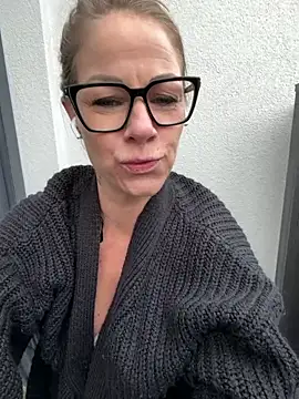 Snapshot of Tatjana_Sue chatting on 04.21.26 Tatjana Sue online show from 04.21.26