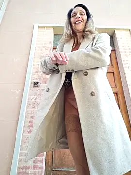 Snapshot of JasmineNoir2 chatting on 10.18.25 JasmineNoir2 online show from 10.18.25