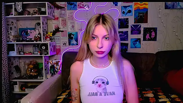 Snapshot of Maria_Hunt chatting on 12.20.24 Maria Hunt online show from 12.20.24