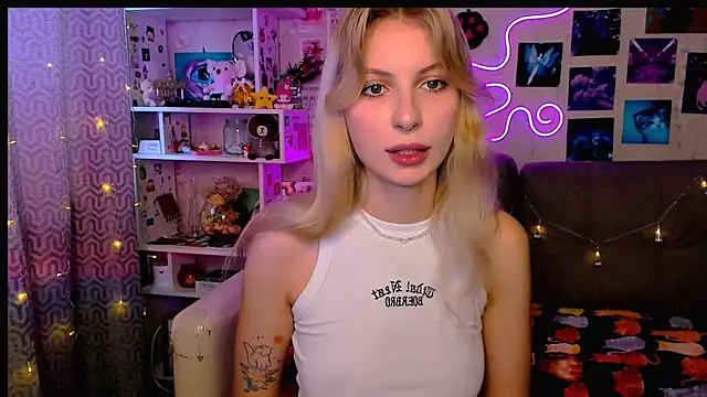Snapshot of Maria_Hunt chatting on 12.21.24 Maria Hunt online show from 12.21.24