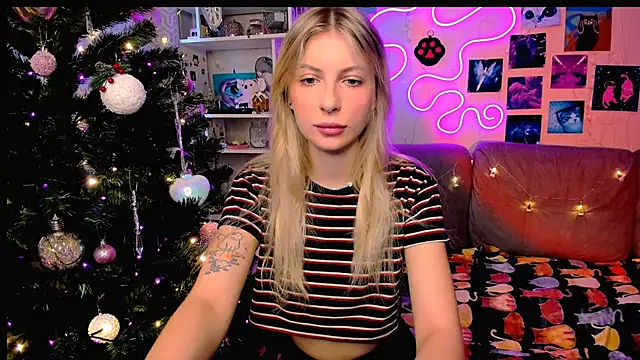 Snapshot of Maria_Hunt chatting on 12.28.24 Maria Hunt online show from 12.28.24