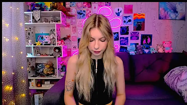 Snapshot of Maria_Hunt chatting on 02.08.25 Maria Hunt online show from 02.08.25
