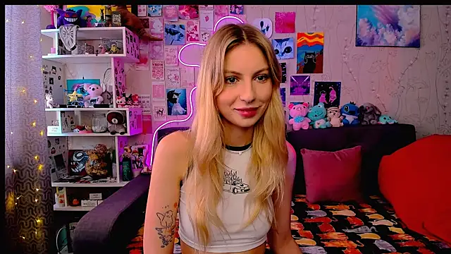 Snapshot of Maria_Hunt chatting on 02.18.25 Maria Hunt online show from 02.18.25