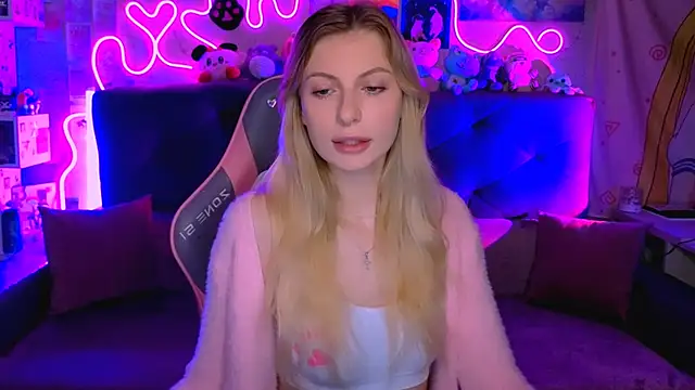 Maria Hunt online show from 11.26.25