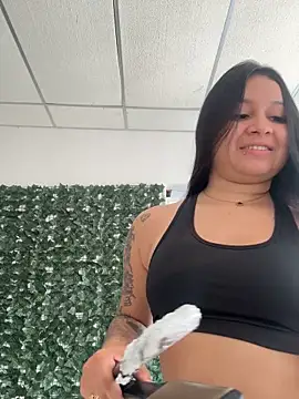 Pretty Isadora online show from 10.30.25