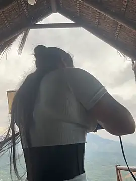 Pretty Isadora online show from 02.23.26