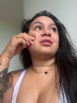 Pretty Isadora online show from 04.05.26