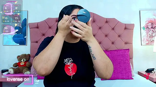 ThyaraJhons online show from 11.28.25