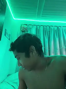 Snapshot of alejo_cute chatting on 06.15.26 alejo cute online show from 06.15.26