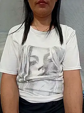 Snapshot of Asian_girl13 chatting on 06.15.26 Asian girl13 online show from 06.15.26