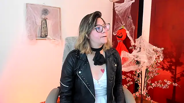 Chanelll Taylorr  online show from 10.11.25