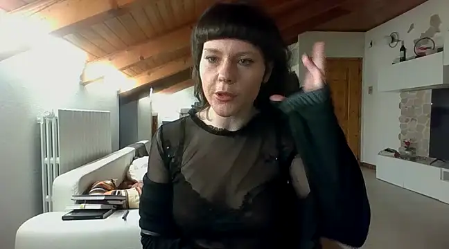 Snapshot of OniricFemme chatting on 02.24.25 OniricFemme online show from 02.24.25