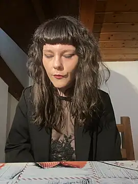 Snapshot of OniricFemme chatting on 03.05.25 OniricFemme online show from 03.05.25