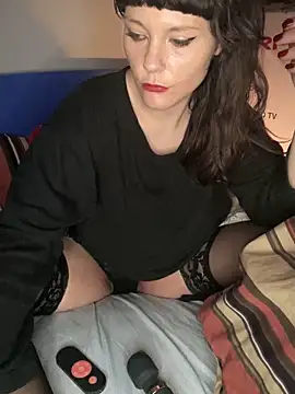 Snapshot of OniricFemme chatting on 03.12.25 OniricFemme online show from 03.12.25