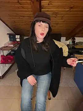 Snapshot of OniricFemme chatting on 03.17.25 OniricFemme online show from 03.17.25