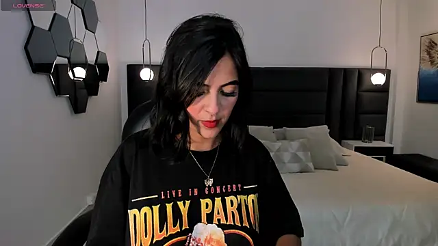 VictoriaMilan  online show from 12.11.24