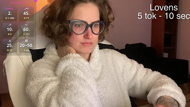 Snapshot of Sexy_Sweets chatting on 02.10.26 Sexy Sweets online show from 02.10.26