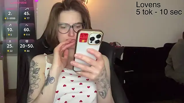 Snapshot of Sexy_Sweets chatting on 02.15.26 Sexy Sweets online show from 02.15.26