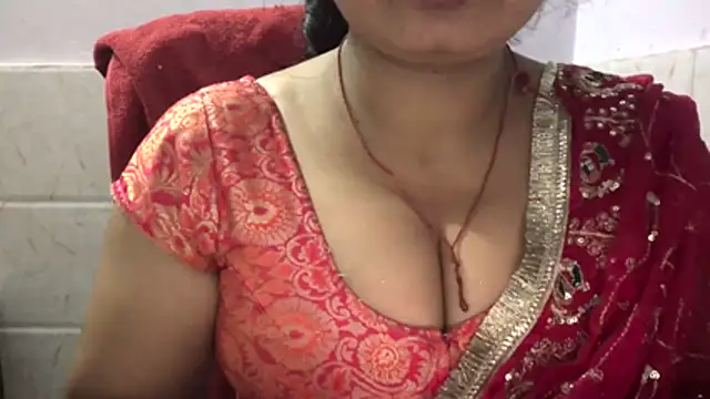 Snapshot of Gulaboo_bhabi chatting on 04.19.26 Gulaboo bhabi online show from 04.19.26
