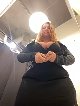 Snapshot of Sweet___Emily chatting on 12.23.24 Sweet Emily online show from 12.23.24