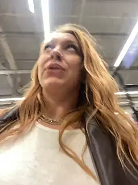 Snapshot of Sweet___Emily chatting on 12.28.24 Sweet Emily online show from 12.28.24