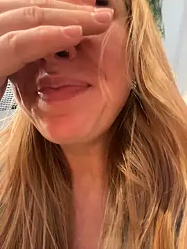 Snapshot of Sweet___Emily chatting on 01.19.25 Sweet Emily online show from 01.19.25