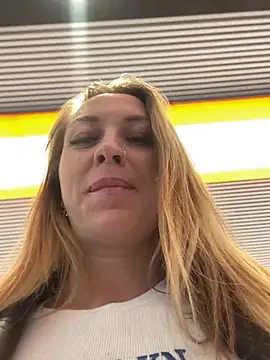 Snapshot of Sweet___Emily chatting on 03.21.25 Sweet Emily online show from 03.21.25