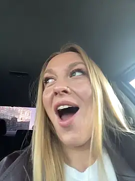 Snapshot of Sweet___Emily chatting on 11.14.25 Sweet Emily online show from 11.14.25