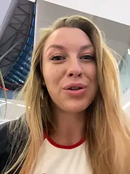 Snapshot of Sweet___Emily chatting on 11.18.25 Sweet Emily online show from 11.18.25