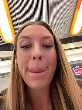 Snapshot of Sweet___Emily chatting on 11.19.25 Sweet Emily online show from 11.19.25