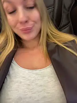 Snapshot of Sweet___Emily chatting on 11.28.25 Sweet Emily online show from 11.28.25