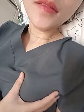 Snapshot of 2_sex chatting on 06.17.26 2 sex online show from 06.17.26