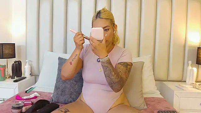 Emily robertss online show from 11.24.25